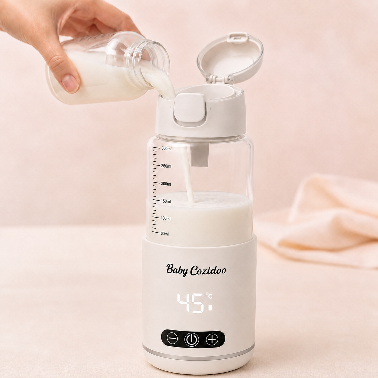 Milch in den kabellosen BabyCozidoo Flaschenwärmer PRO3 einfüllen – ohne Topf, ohne Wasserbad